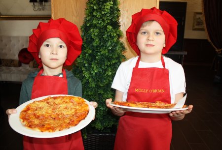 Дети сотрудников стоматологической поликлиники Х-М учились готовить пиццу