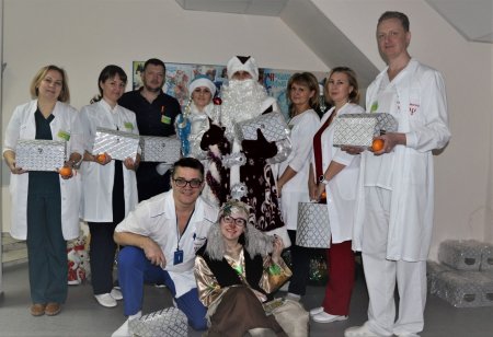 Праздник к нам приходит: профсоюзы Югры поздравляют сотрудников больниц с Новым годом!
