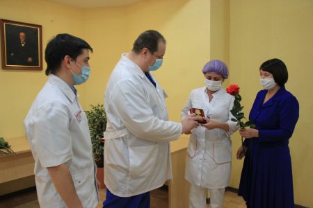 «За особый вклад в борьбу с коронавирусом»:  награждены сотрудники ОКБ Ханты-Мансийска