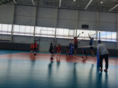 Сургутяне стали лучшими в соревнованиях по волейболу в рамках V профсоюзной Спартакиады